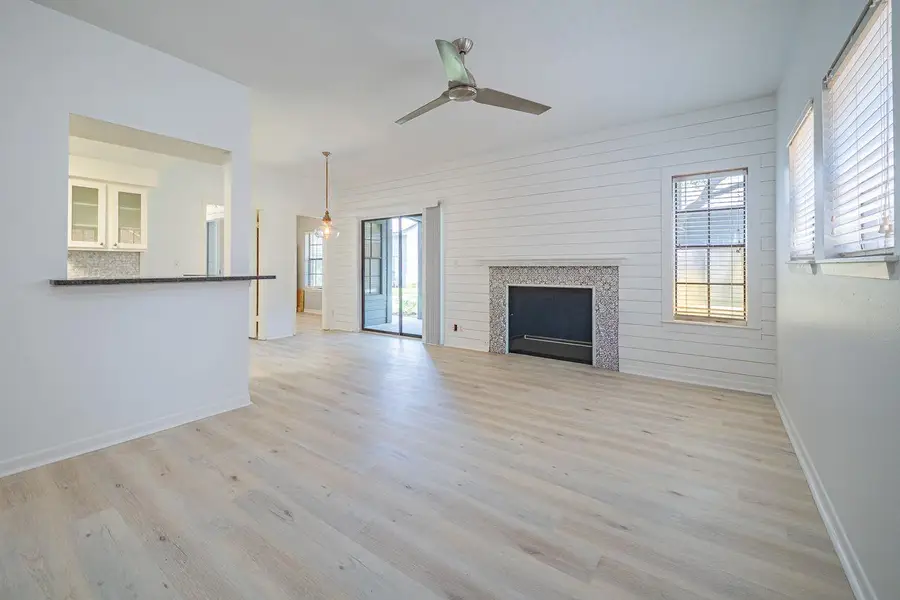 210 Oak Bay St #402, Rockport, TX 78382 - #3