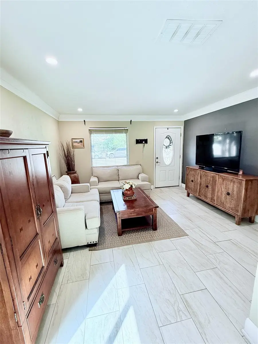 6027 Bluebell Cir, Austin, TX 78741 - Image #3