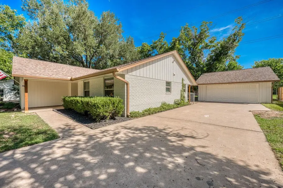 319 Columbine St, Meadowlakes, TX 78654 - #3