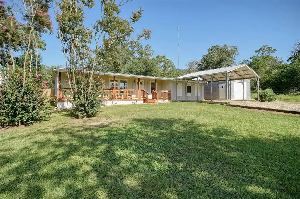 1217 Jones St, Smithville, TX 78957 - #1