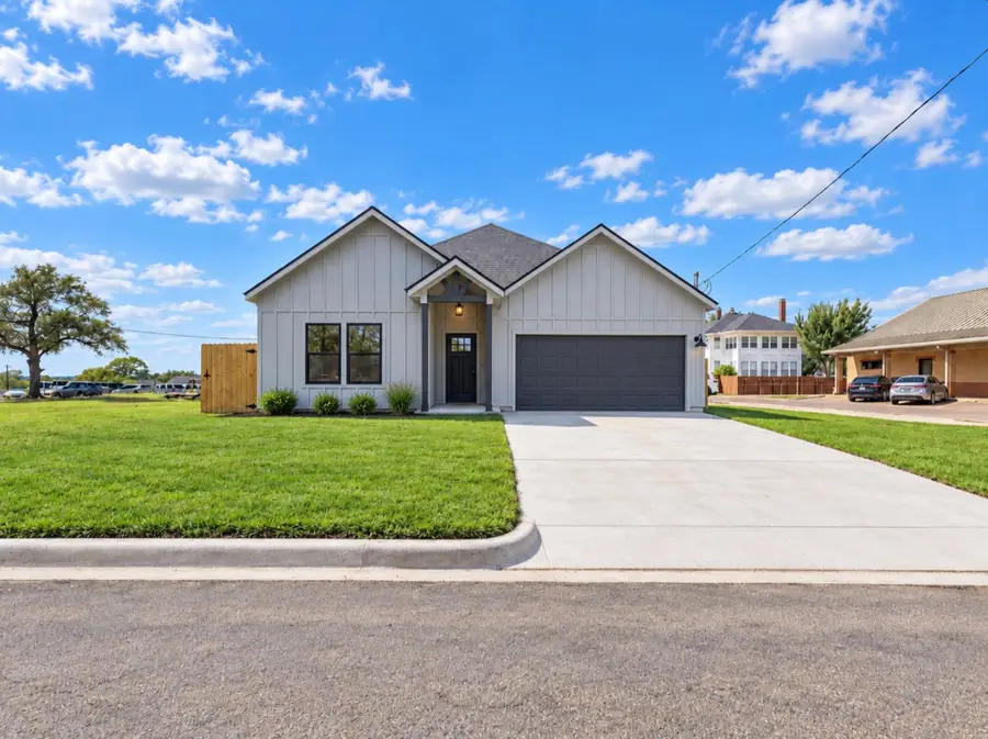 271 Manse Ave, Giddings, TX 78942 - #2