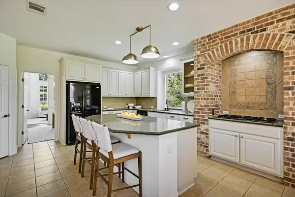 17120 Northlake Hills Dr, Jonestown, TX 78645