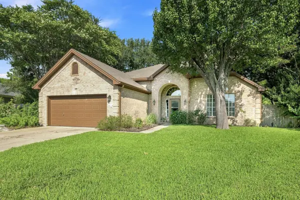 302 N Carriage Hills Dr, Georgetown, TX 78626