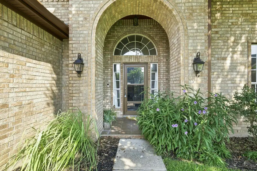 302 N Carriage Hills Dr, Georgetown, TX 78626 - #2