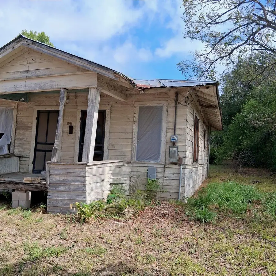 1420 N Hamilton St, Gonzales, TX 78629 - Image #2