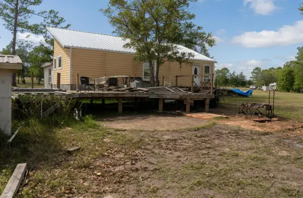 240 Pine Valley Dr, Paige, TX 78659