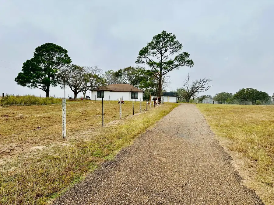 1696 E Fm 884, Yorktown, TX 78164 - #2