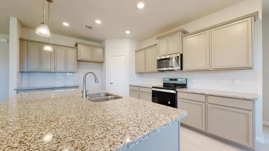 108 Kenzie St, Thorndale, TX 76577 - #3