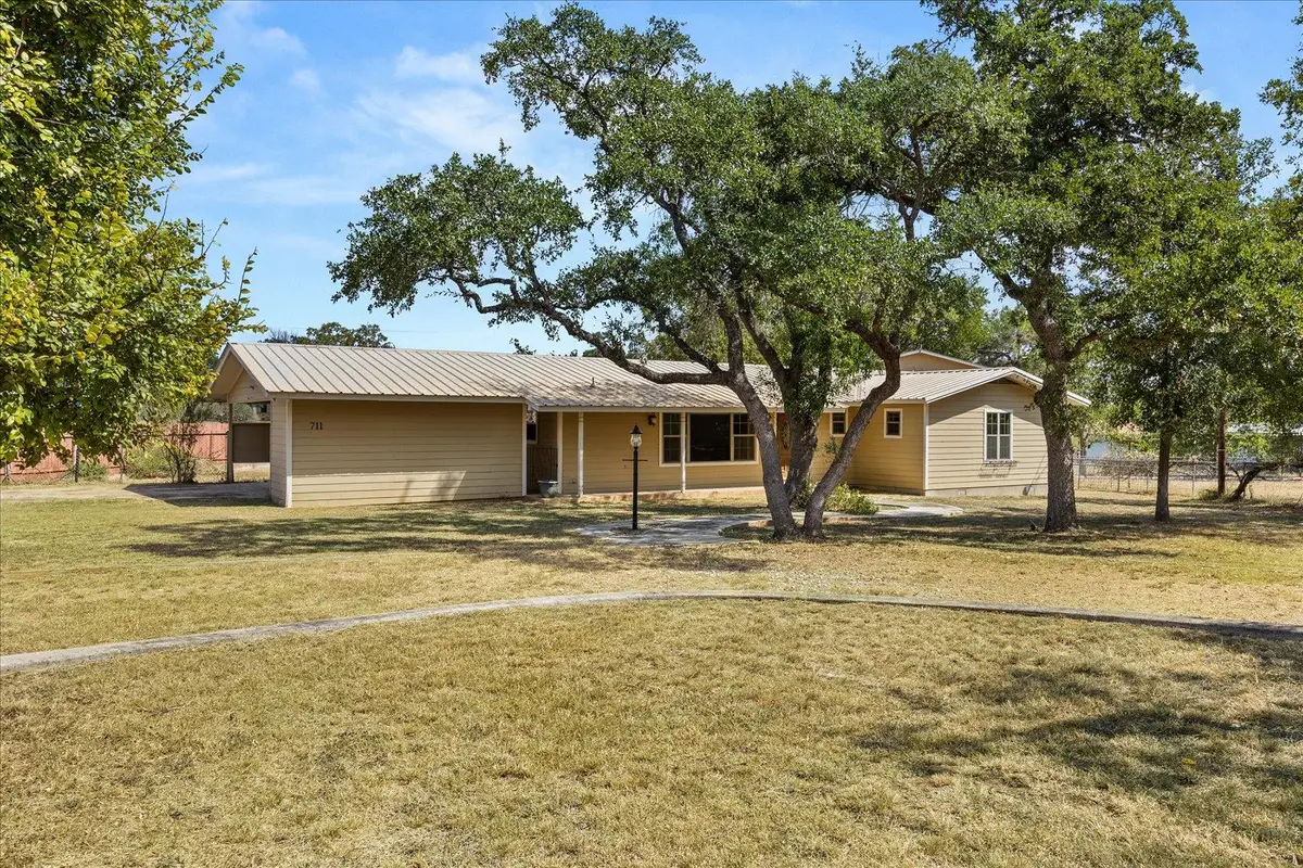711 N Creek Rd, Comfort, TX 78013 - Image #1