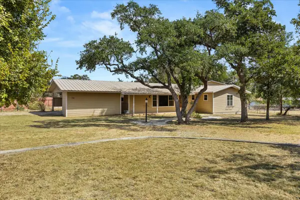 711 N Creek Rd, Comfort, TX 78013