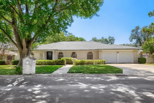 6018 Woodwick Dr, Windcrest, TX 78239