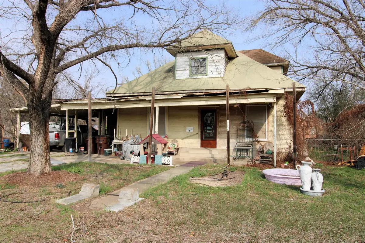 402 Trinity St, Lockhart, TX 78644 - #1