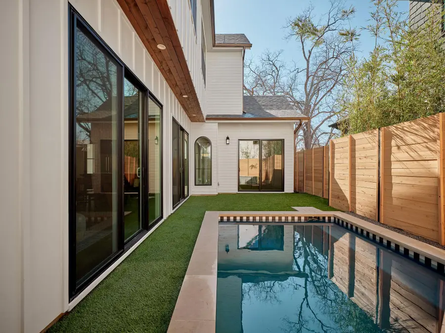 610 Allen St #1, Austin, TX 78702 - Image #2