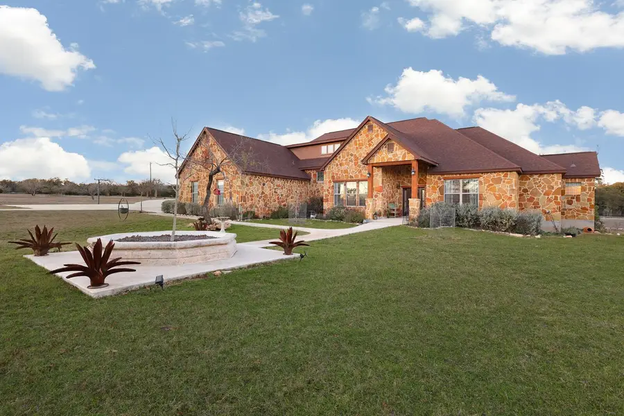 103 Rio Grande Dr, Blanco, TX 78606 - Image #2
