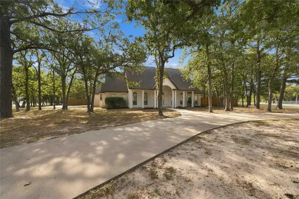 105 Pine Point Cv, Elgin, TX 78621