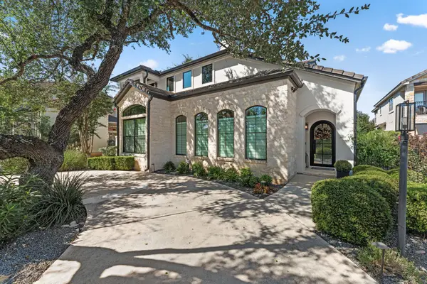 8 Hightrail Way, The Hills, TX 78738