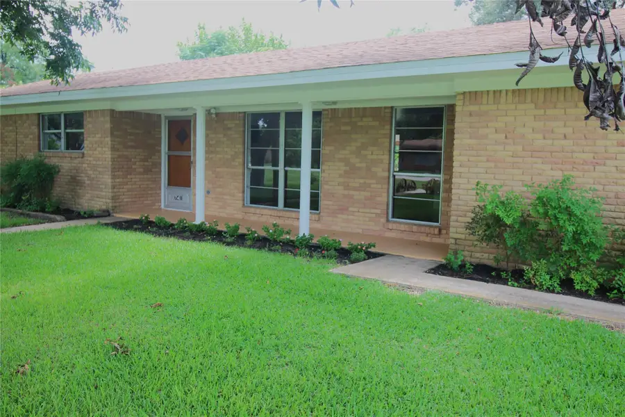 741 W Bell St, Bartlett, TX 76511 - #2