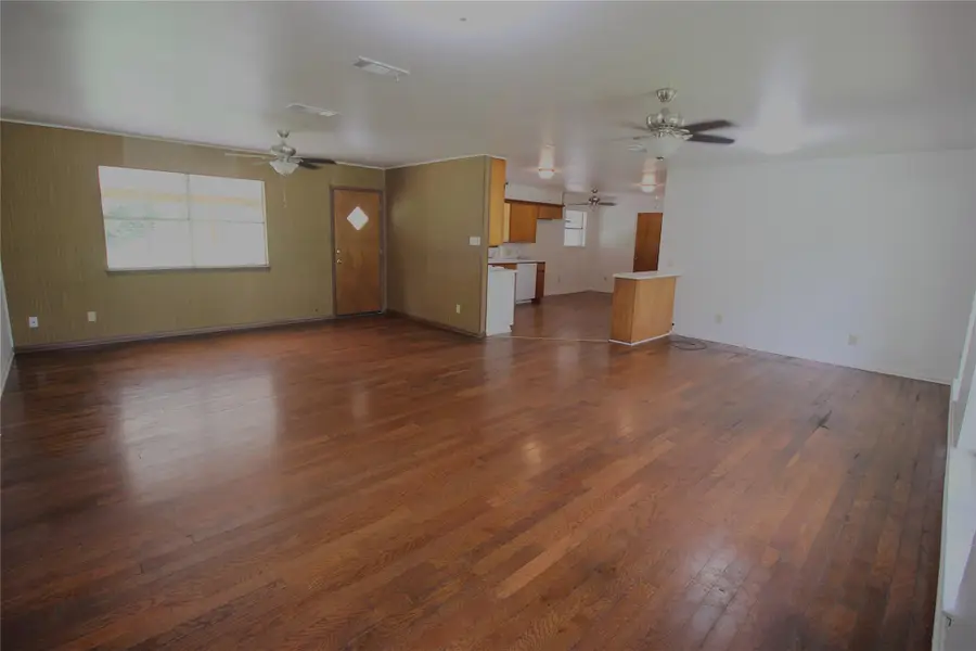 741 W Bell St, Bartlett, TX 76511 - #3