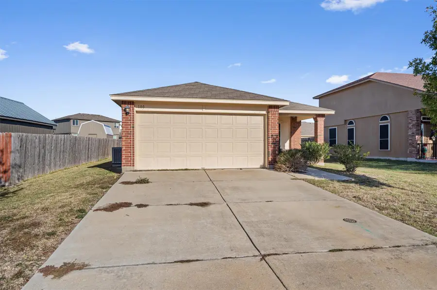 180 Eagle Dr, Luling, TX 78648 - Image #2