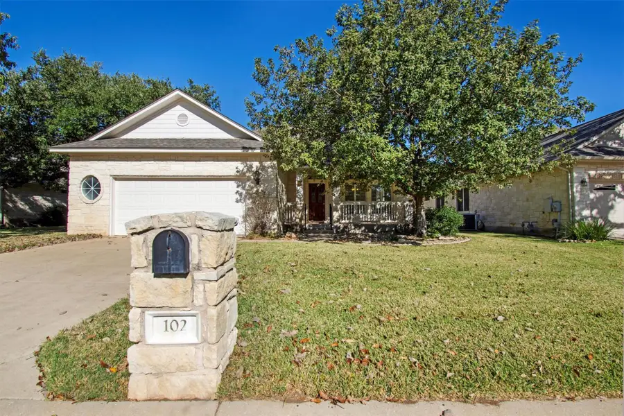 102 Lavaca Ln, Georgetown, TX 78628 - Image #2