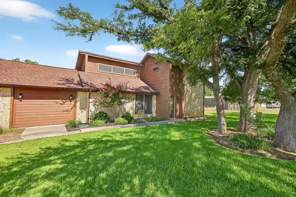 136 Lakeshore Dr, Horseshoe Bay, TX 78657