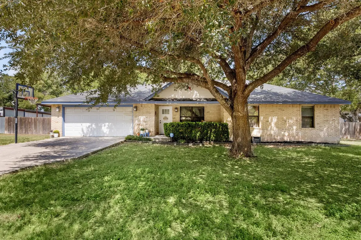 195 Lakeside Dr, Seguin, TX 78155 - Image #1