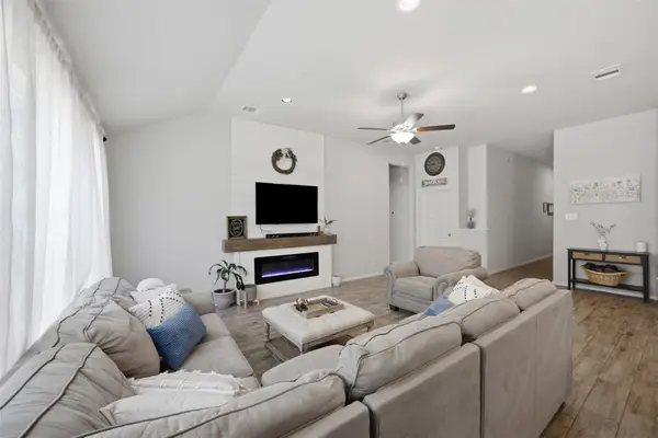 20812 Twisting Trl, Lago Vista, TX 78645