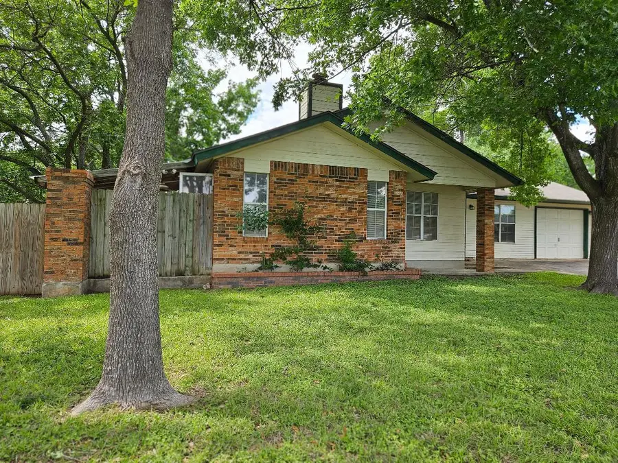 102 Stubblefield Dr, Elgin, TX 78621 - Image #2