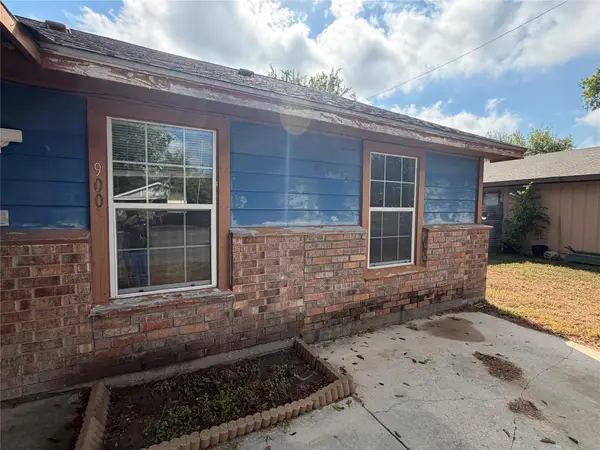 900 Lee Ln, Lockhart, TX 78644