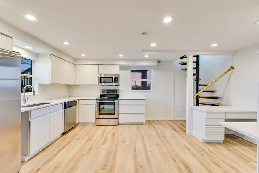 122 Forest Lake Dr, Del Valle, TX 78617 - #3