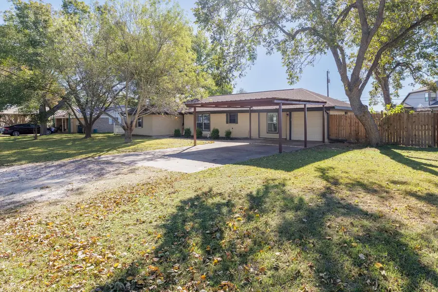 112 Maynard St, Bastrop, TX 78602 - Image #3