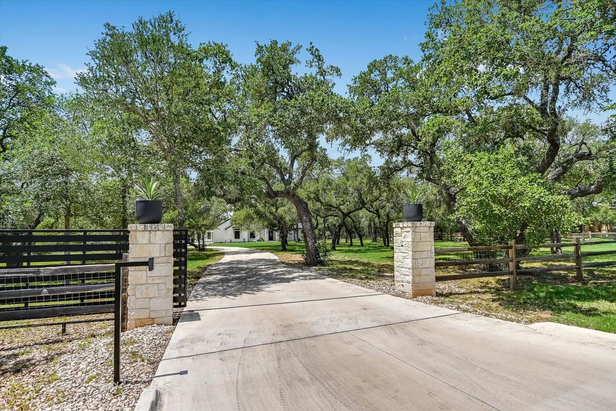 400 Creekside Dr, Buda, TX 78610 - #1