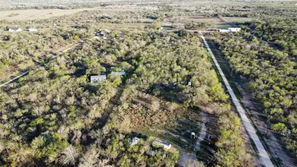 2209 Callihan Rd, Luling, TX 78648