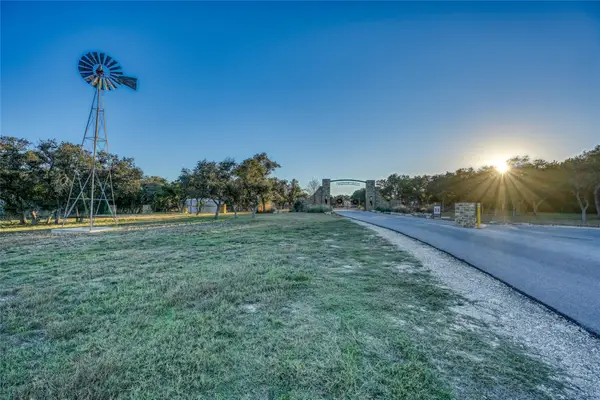 137 Falling Oak Dr Dr, Blanco, TX 78606