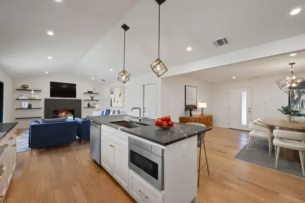 2111 Teakwood Dr, Austin, TX 78757