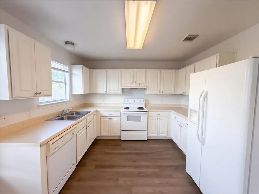 230 Phillips St, Hutto, TX 78634 - #2