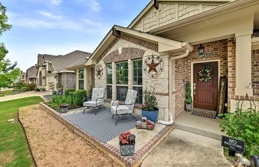 113 W Highfield St, Hutto, TX 78634 - #3