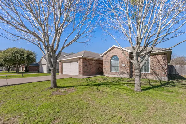 1609 Paint Brush Dr, Lockhart, TX 78644