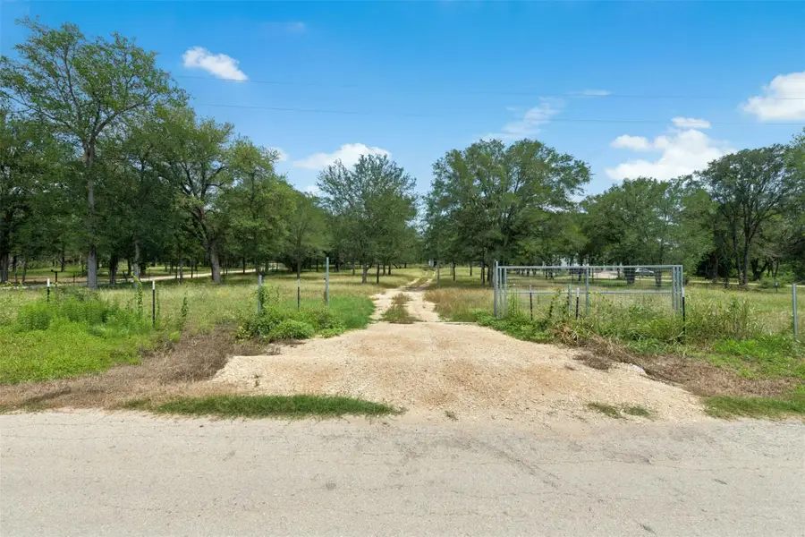 3705 Callihan Rd, Luling, TX 78648 - #2