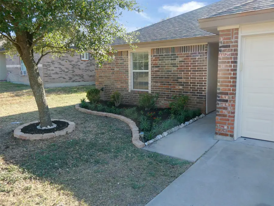 113 Soapstone Dr, Jarrell, TX 76537 - #2