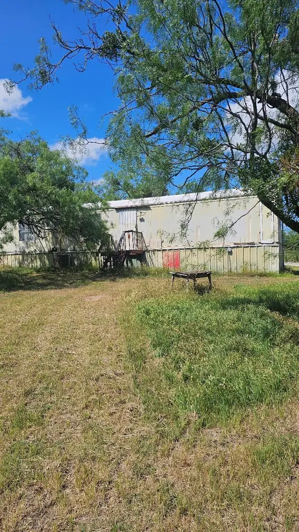 2001 Glen Oaks Dr, Brownwood, TX 76857