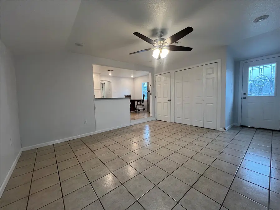 711 N Grimes St, Giddings, TX 78942 - #3