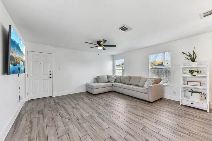 2340 Bluffstone Dr, Round Rock, TX 78665 - Image #2