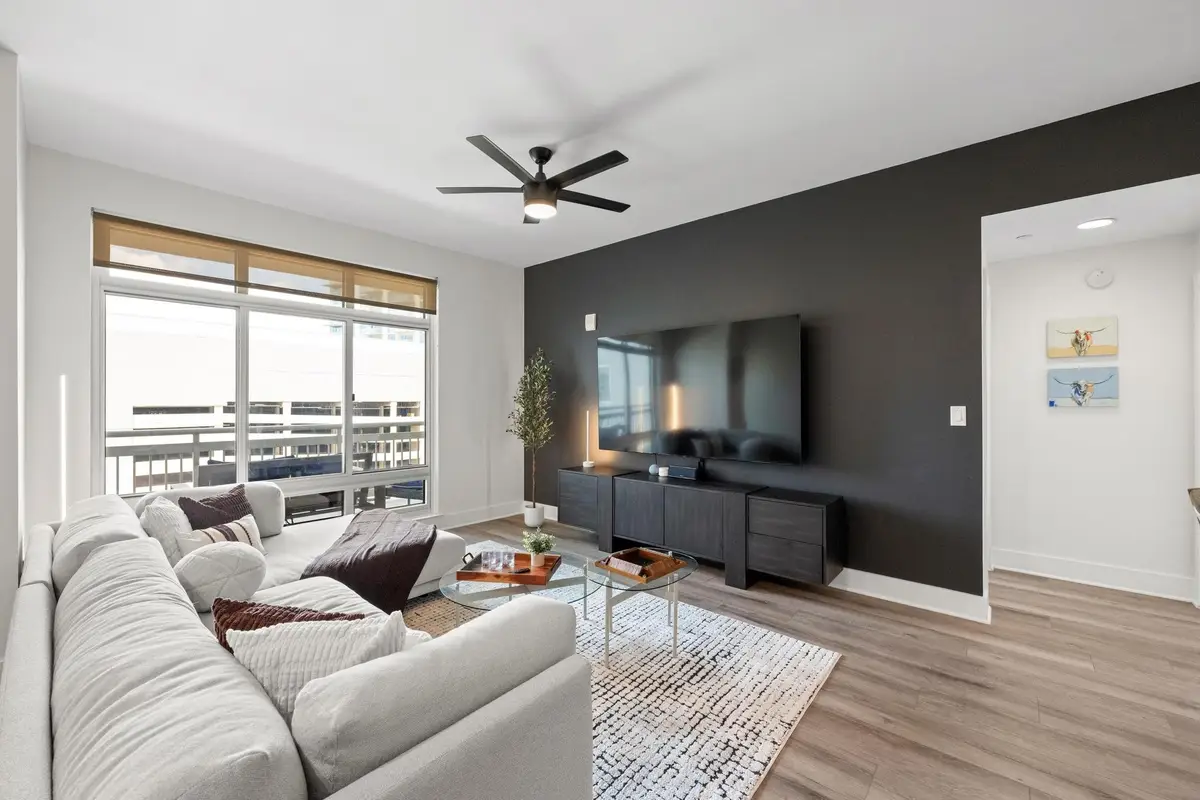603 Davis St #1002, Austin, TX 78701 - Image #1