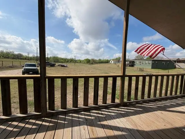 1235 Hoover St, Luling, TX 78648 - #2