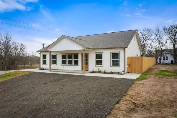 103 Lentz Main St, Red Rock, TX 78662