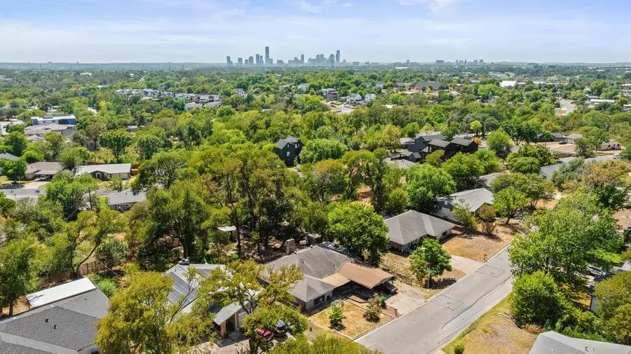 5111 Woodmoor Dr, Austin, TX 78721 - #2
