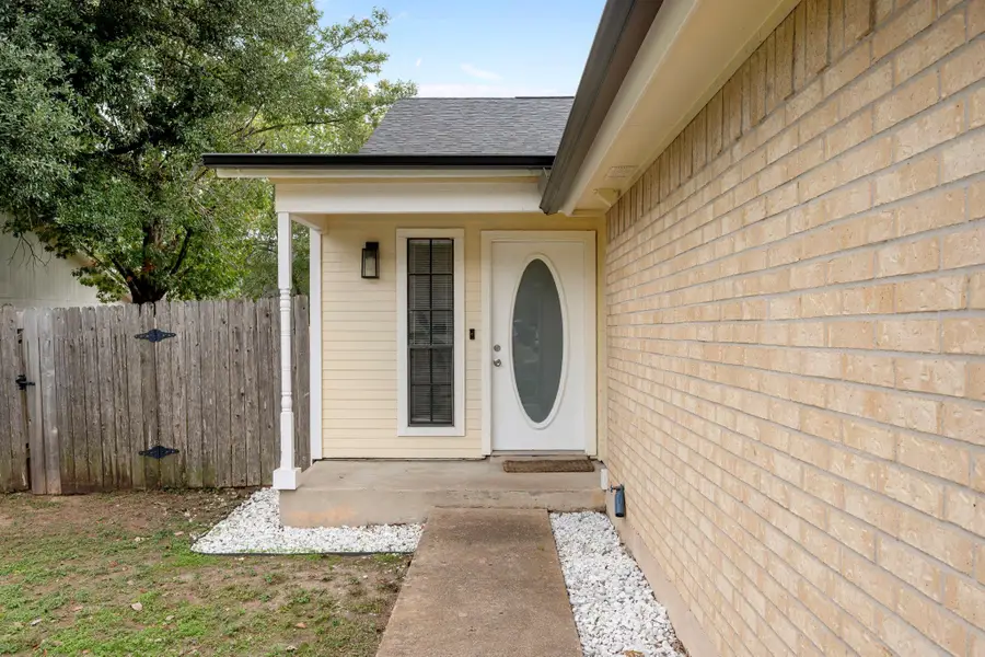 8807 Cainwood Ln, Austin, TX 78729 - Image #2