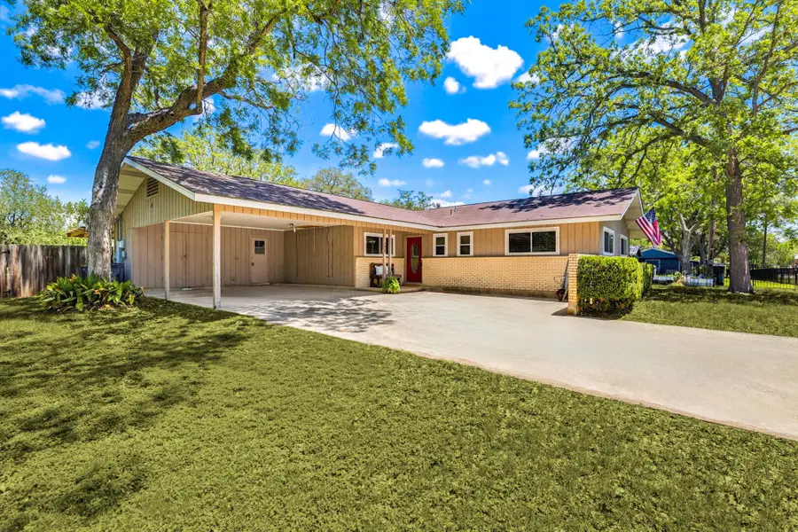 125 Glendale St, Luling, TX 78648 - #3