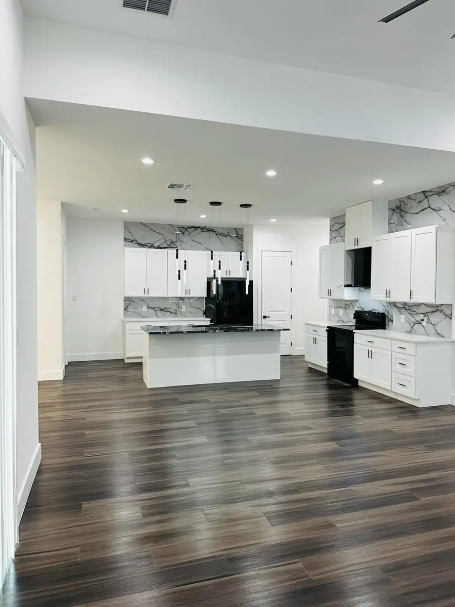 601 Ruddy St, Lockhart, TX 78644 - #2